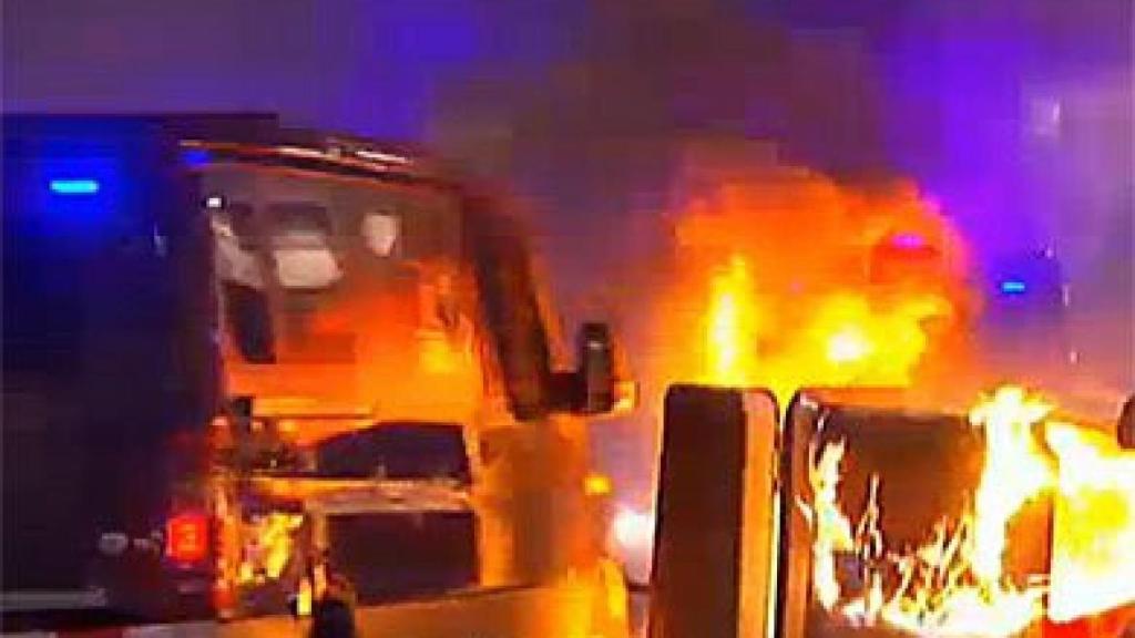 Contenedores quemados en Barcelona durante la manifestación 'Desobediencia 2014' / TV3