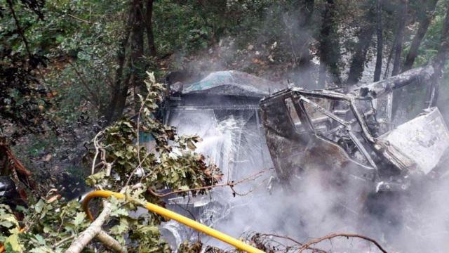 Dispositivo de rescate del hombre que cayó por un desnivel de 25 metros / BOMBEROS SEPA