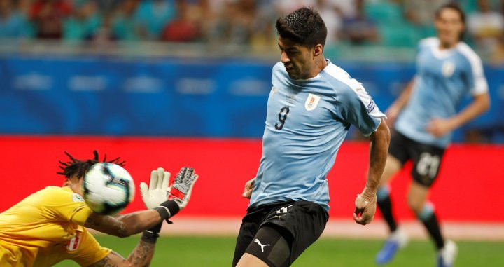 Luis Suárez en una acción can Uruguay / EFE