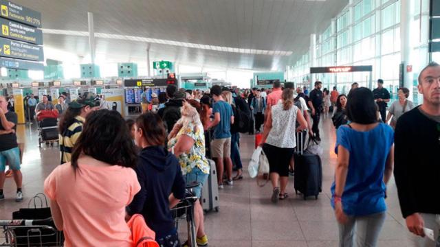 Imagen de las colas provocadas en El Prat tras la última huelga / CG
