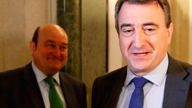 El presidente del PNV, Andoni Ortuzar, y el portavoz de la formación nacionalista vasca en el Congreso, Aitor Esteban / EFE
