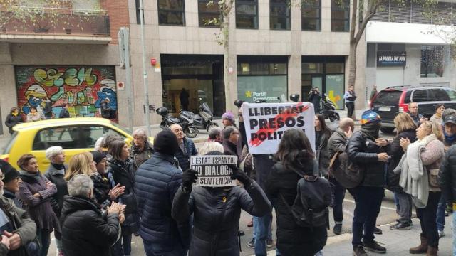Miembros de los CDR durante una protesta ante la sede de ERC / EUROPA PRESS