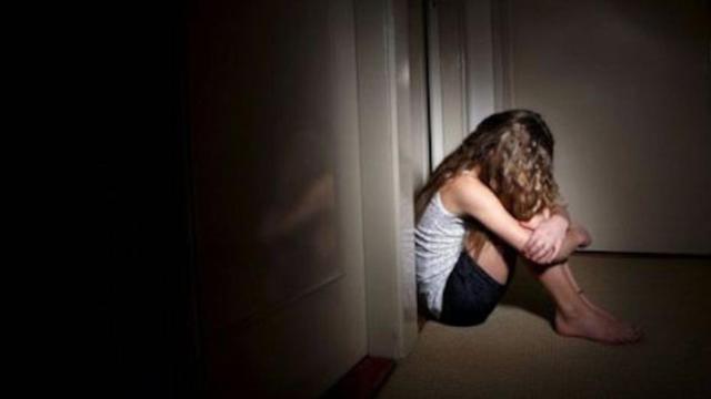 Una imagen ilustrativa de una joven tras haber sufrido abusos sexuales