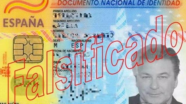 El DNI falsificado con la foto del actor Alec Baldwin / CNP