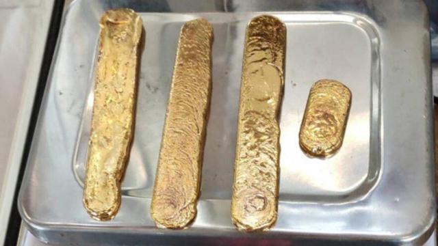 Cuatro barras de oro / TWITTER