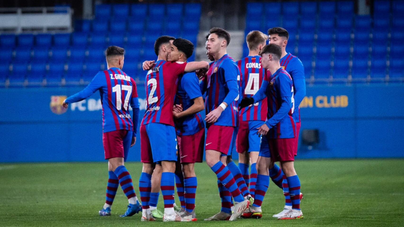 Los jugadores del Barça B, celebrando un gol, durante la temporada 2021-22
