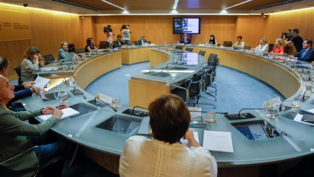 La mesa de diálogo social convocada por el Ministerio de Asuntos Económicos con inversores y economistas / JUANJO MARTÍN - EFE