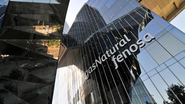 Las oficinas de Barcelona de Gas Natural Fenosa, que ha completado la venta del 20% de su negocio de distribución en España  / CG
