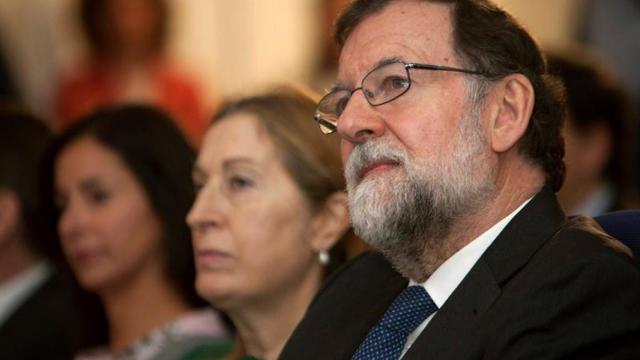 La presidenta del Congreso, Ana Pastor y el presidente del Gobierno, Mariano Rajoy antes de la moción de censura / EFE