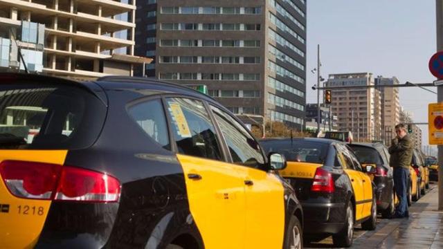 Una parada de taxis en la zona del Fòrum de Barcelona / CG nuevo