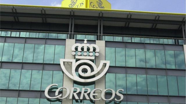 Fachada de un edificio de Correos