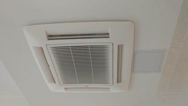 Los elevados precios de la luz complicarán el verano con el uso masivo del aire acondicionado / EP