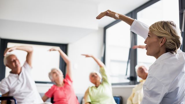 Los fisioterapeutas harán, principalmente, sesiones grupales de educación postural para evitar sobre todo dolores lumbares o cervicales / GENERALITAT DE CATALUNYA