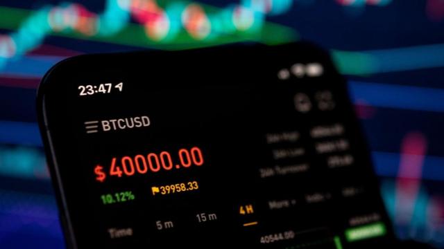 Valor del Bitcoin en un dispositivo móvil / EP