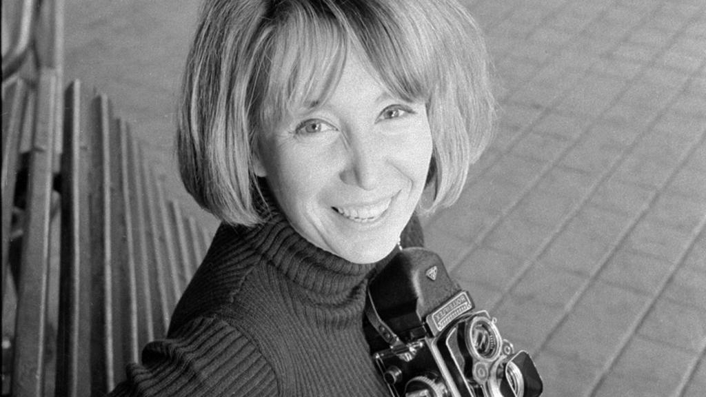 Joana Biarnés en la estación de Atocha en los años 70