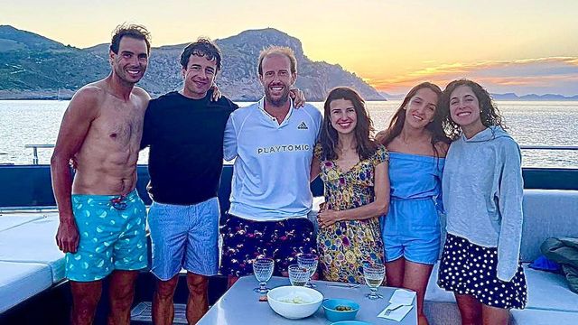 Rafa Nadal disfruta de su nuevo yate en compañia de su esposa y varios amigos INSTAGRAM