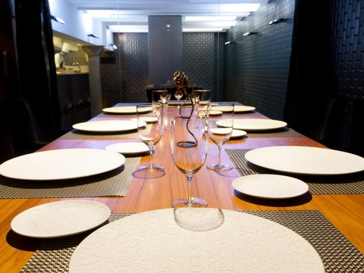 Interior del restaurante Lasarte / site oficial LASARTE