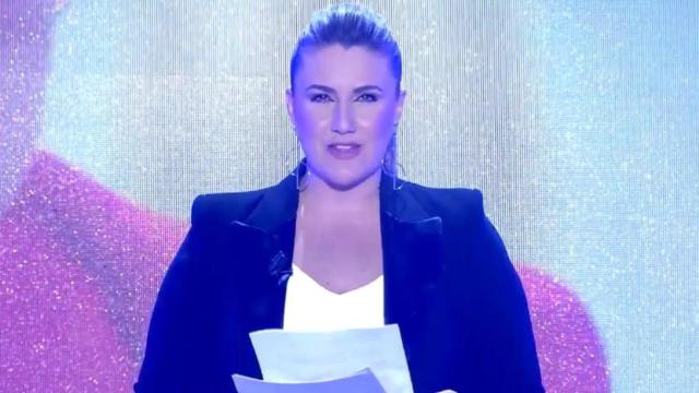 Carlota Corredera lee el comunicado en el que se exponen las razones que han llevado a Rocío a protagonizar el documental /TELECINCO
