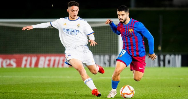Álvaro Sanz, en una acción contra el Castilla / FCB