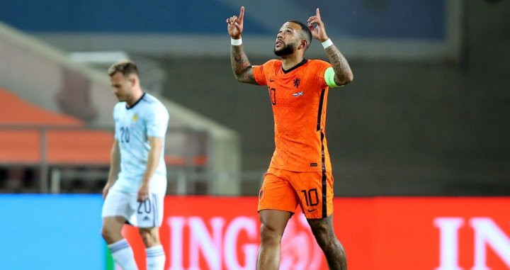 Depay celebrando su gol contra Escocia / EFE