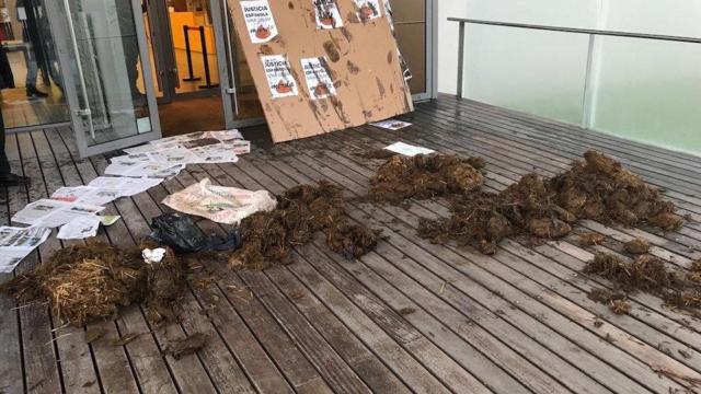 Excrementos lanzados por los CDR en los juzgados catalanes/ Twitter