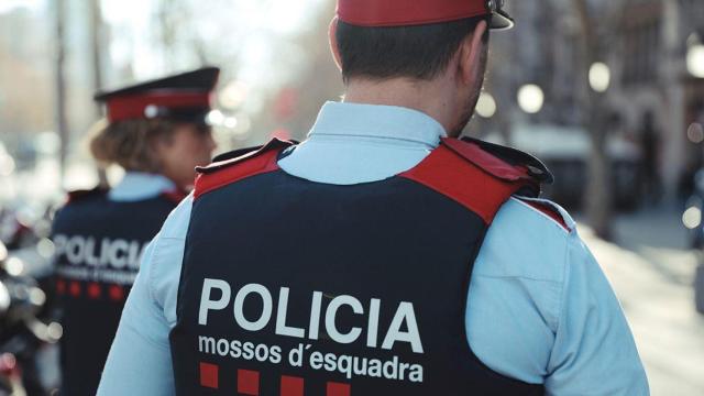 Agentes de los Mossos d'Esquadra en una imagen de archivo / MOSSOS