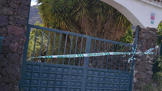 La entrada a la vivienda de Tomás Gimeno, el padre de las niñas desaparecidas en Tenerife / EP