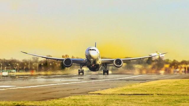 Un avión despegando en uno de los aeropuertos del mundo / Bilal EL-Daou EN PIXABAY