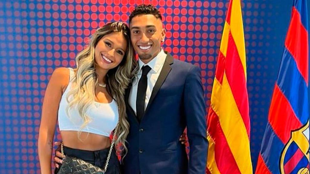Raphinha y Natalia Rodrigues, en las instalaciones del Barça