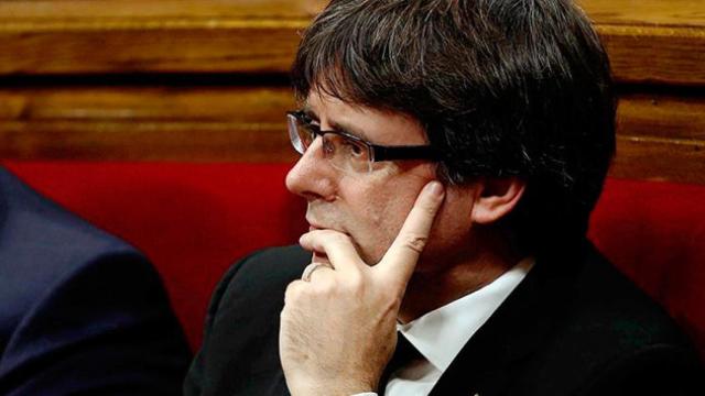 El presidente de la Generalitat, Carles Puigdemont, en el Parlament / EFE