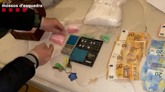 Material incautado a una banda de ladrones desarticulada por los Mossos tras detener al último integrante gracias a drones policiales / MOSSOS