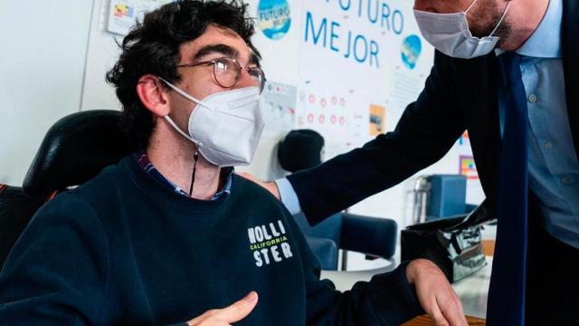 Un alumno en un centro de educación especial, cuyos profesionales exigen a la administración un trato digno / EUROPA PRESS