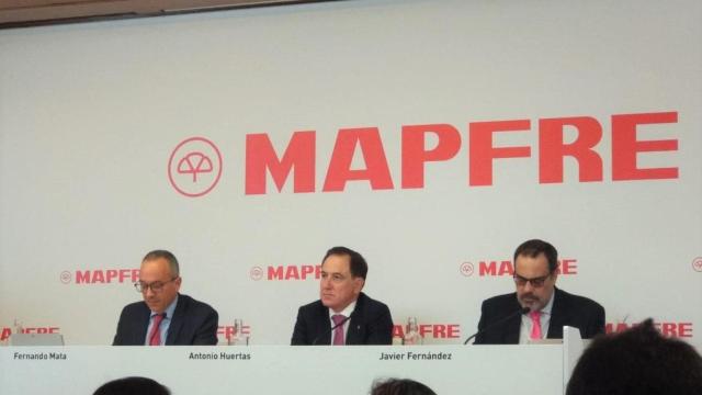 Rueda de prensa de resultados de Mapfre. A la izquierda, el director financiero, Fernando Mata. En el centro, el presidente de la entidad, Antonio Huertas / EPEuropaPress 2646249 rueda prensa resultados mapfre izquierda director financiero fernando mata