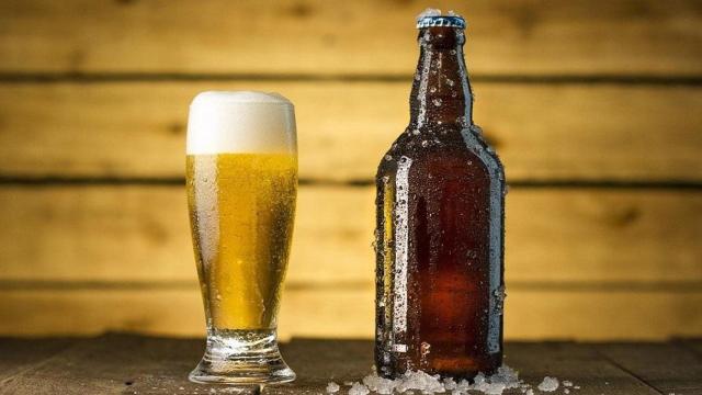 Una cerveza, la de Moritz fue la primera de Barcelona / Simón Delacre EN PIXABAY