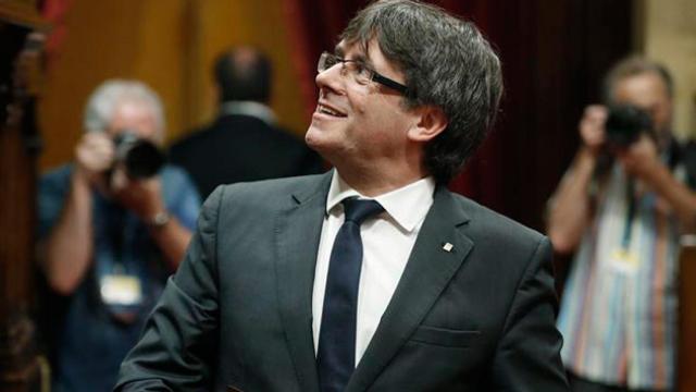 Carles Puigdemont, presidente de la Generalitat, en el último pleno de julio en el Parlament / EFE
