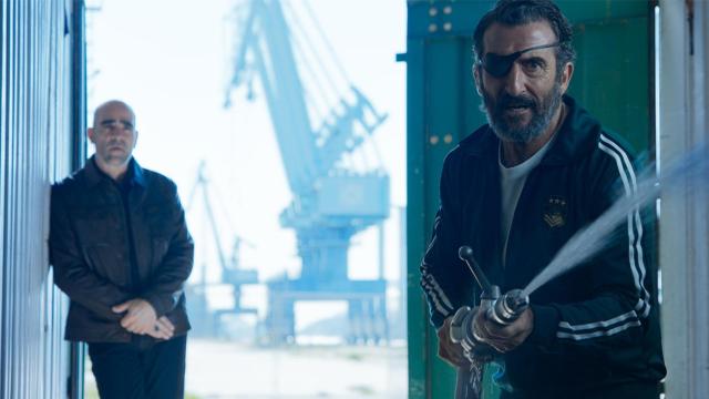 Los actores Luis Tosar y Luis Zahera en el cortometraje Los 5 Pasos, de Estrella Damm / DAMM