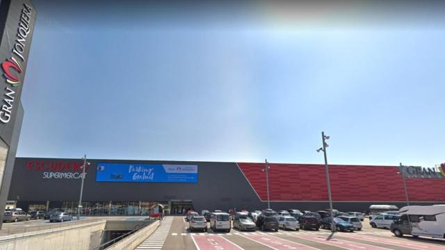 'Outlet' de La Jonquera propiedad del empresario Antonio Escudero / GOOGLE MAPS