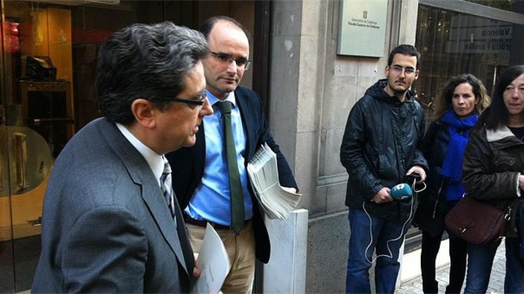 Millo y Santamaría, momentos antes de presentar ante la fiscalía la denuncia y la documentación