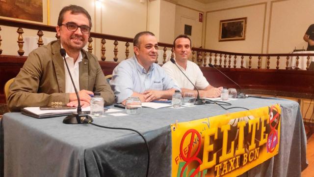 Alberto 'Tito' Álvarez (c), el abogado Marc Vidal (i) y el economista Sergi Cutillas (d) / CG