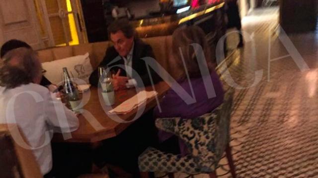 El presidente del PDeCAT, Artur Mas, en el restaurante Chez Cocó de Barcelona el viernes, 3 de noviembre, con otros tres comensales / CG