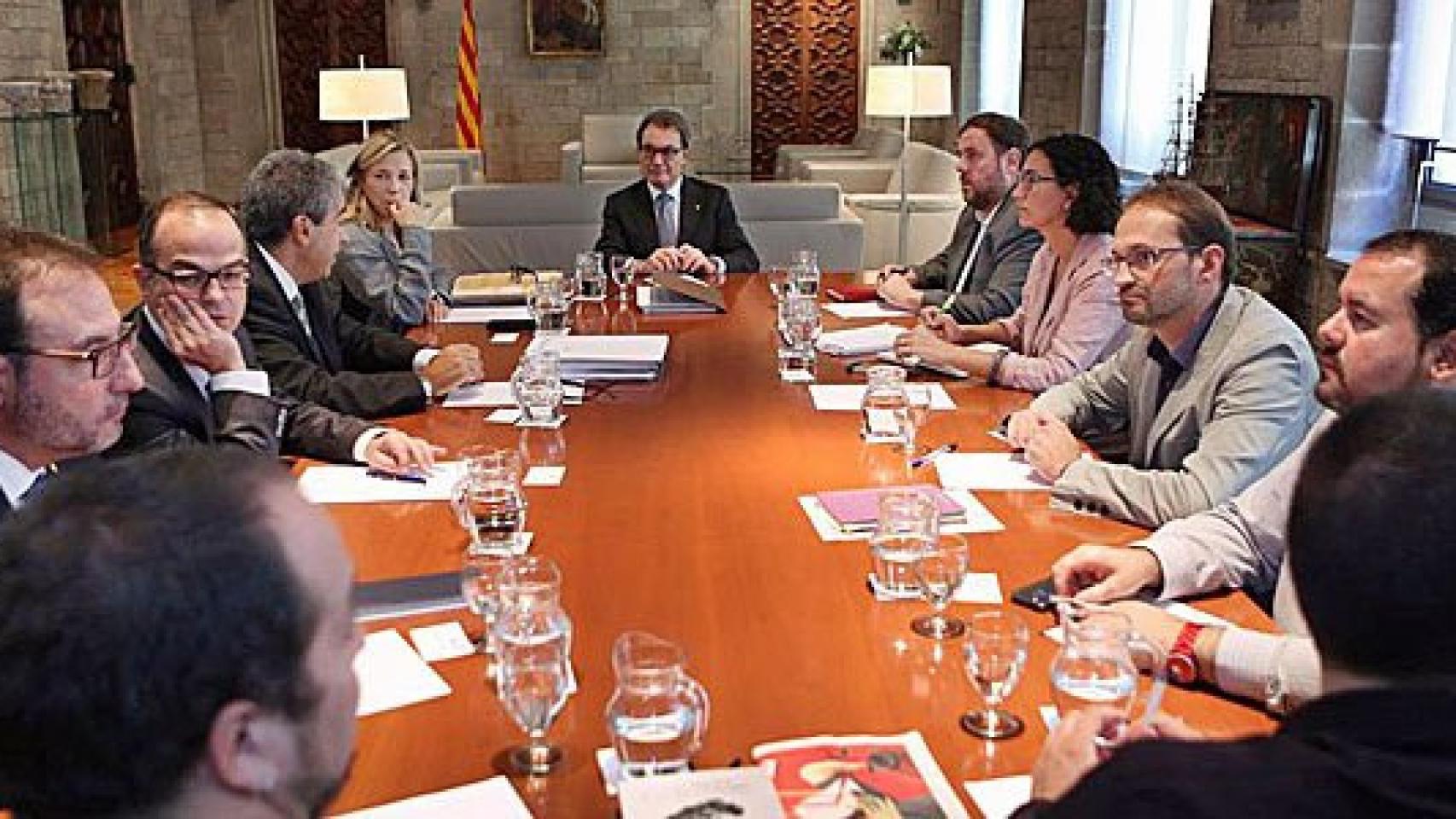 Reunión de Artur Mas con Joana Ortega, Francesc Homs, Jordi Turull (CDC), Ramon Espadaler (UDC), Oriol Junqueras (ERC), Marta Rovira (ERC), Joan Herrera (ICV), Joan Mena (EUiA), David Fernández (CUP) y Quim Arrufat (CUP)
