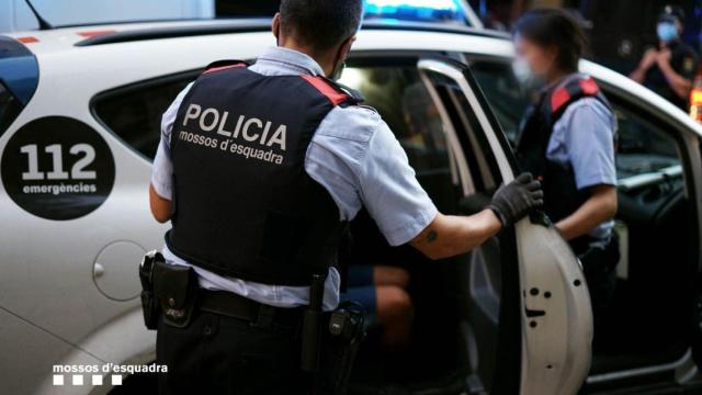 Agentes de los Mossos en un operativo policial / MOSSOS