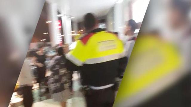 Imagen del altercado en la Nike Factory Store de Badalona, una de las tiendas de la firma deportiva más grandes de Cataluña / CG