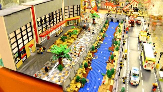 Imagen de un trabajo hecho con LEGO, la juguetera que ha sido denunciada junto a Playmobil por no etiquetar en catalán / EFE