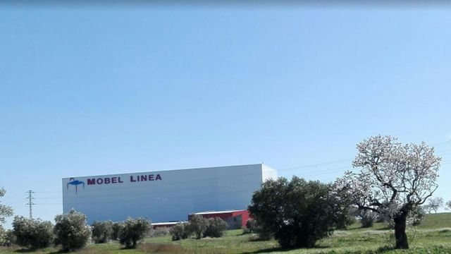 Fábrica de Mobel Línea en Cervera / CG