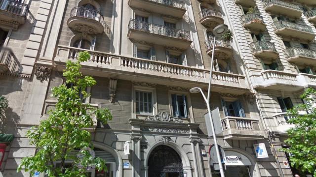 Edificio que alberga las oficinas de Produccions Audiovisuals Antàrtida en la calle Balmes de Barcelona / CG