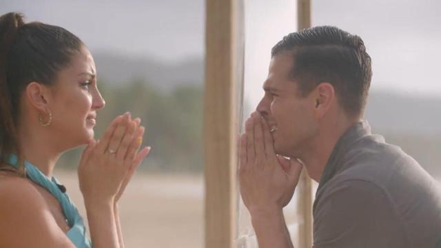 Encuentro entre Tania y Alejandro en 'La isla de las tentaciones' / MEDIASET