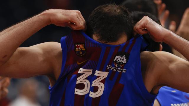 Nikola Mirotic, decepcionado tras otra derrota en la Euroliga, y encima contra el Real Madrid / EFE