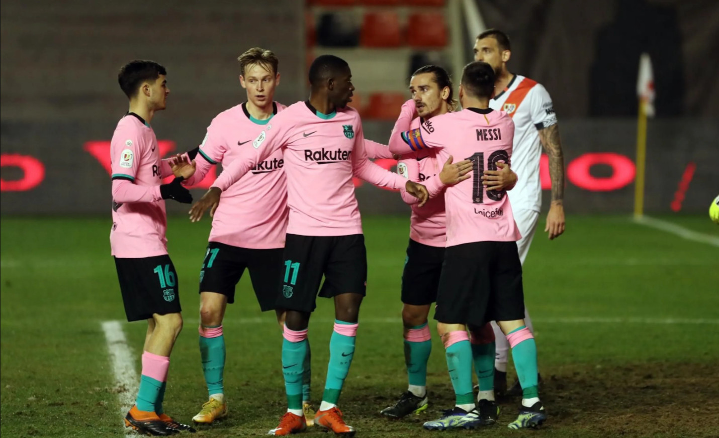 Messi y Griezmann celebrando el gol contra el Rayo Vallecano / FC Barcelona