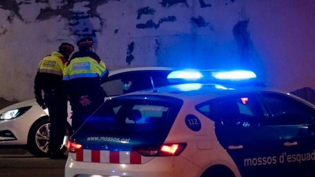 Agentes de los Mossos d'Esquadra, en un control policial anterior / CG